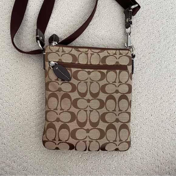 Coach Cross Body Bag - Picture 10 of 10